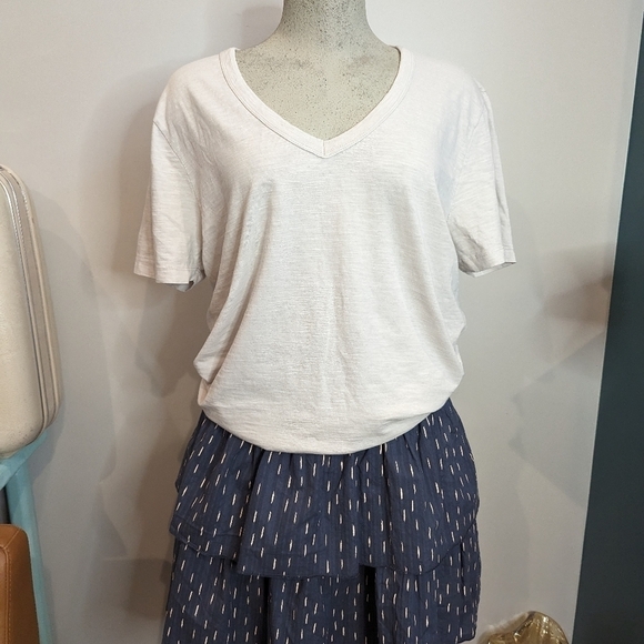 Universal Thread Sleeve V Neck Tee woman's XXL tee, cream beige - Picture 2 of 5